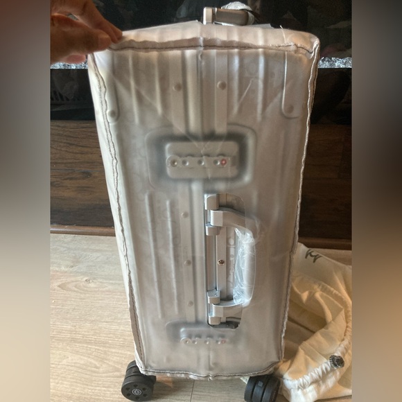 Authentic RIMOWA x DIOR carry on luggage - Picture 9 of 17